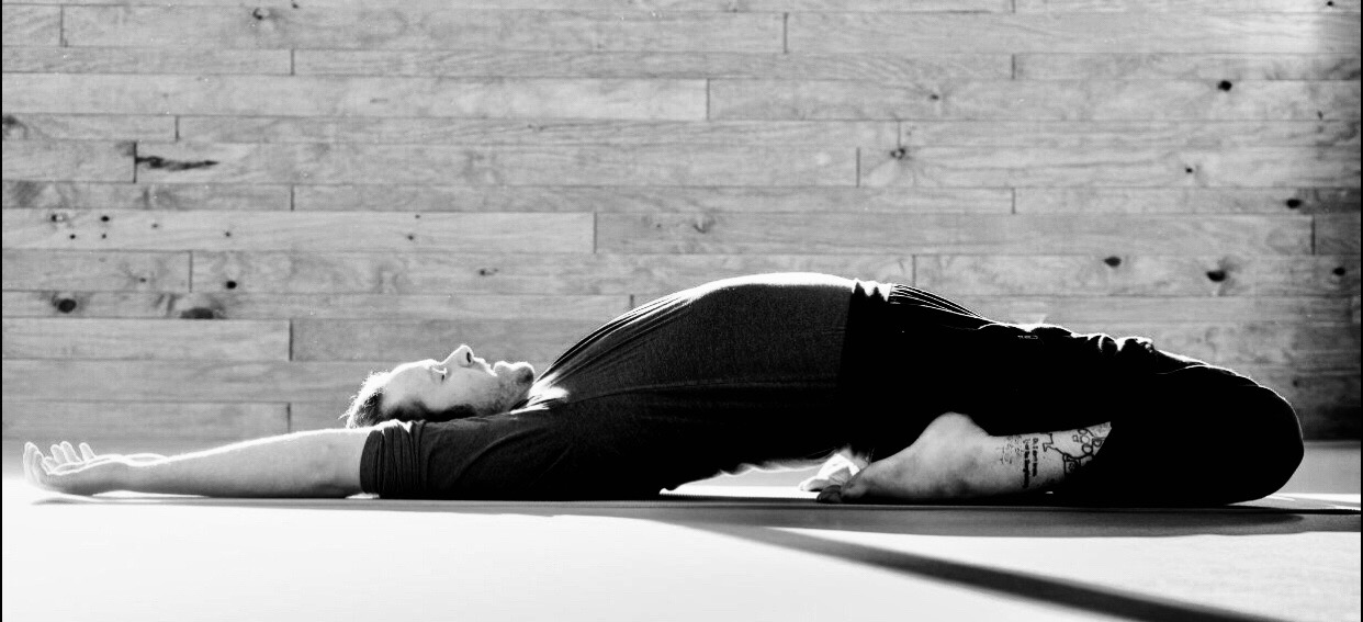 alex-luber-mental-health-therapist-yoga-instructor-posing